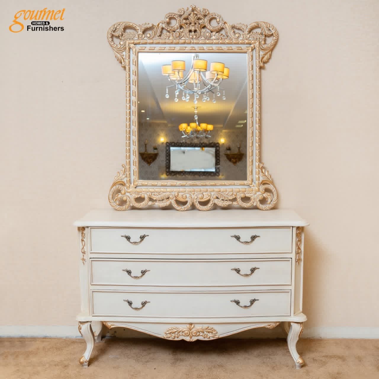 LUXURIOUS 4-PIECE BEDROOM SET: BED, 2 SIDE TABLES, DRESSER & MIRROR - FULLY CUSTOMIZED