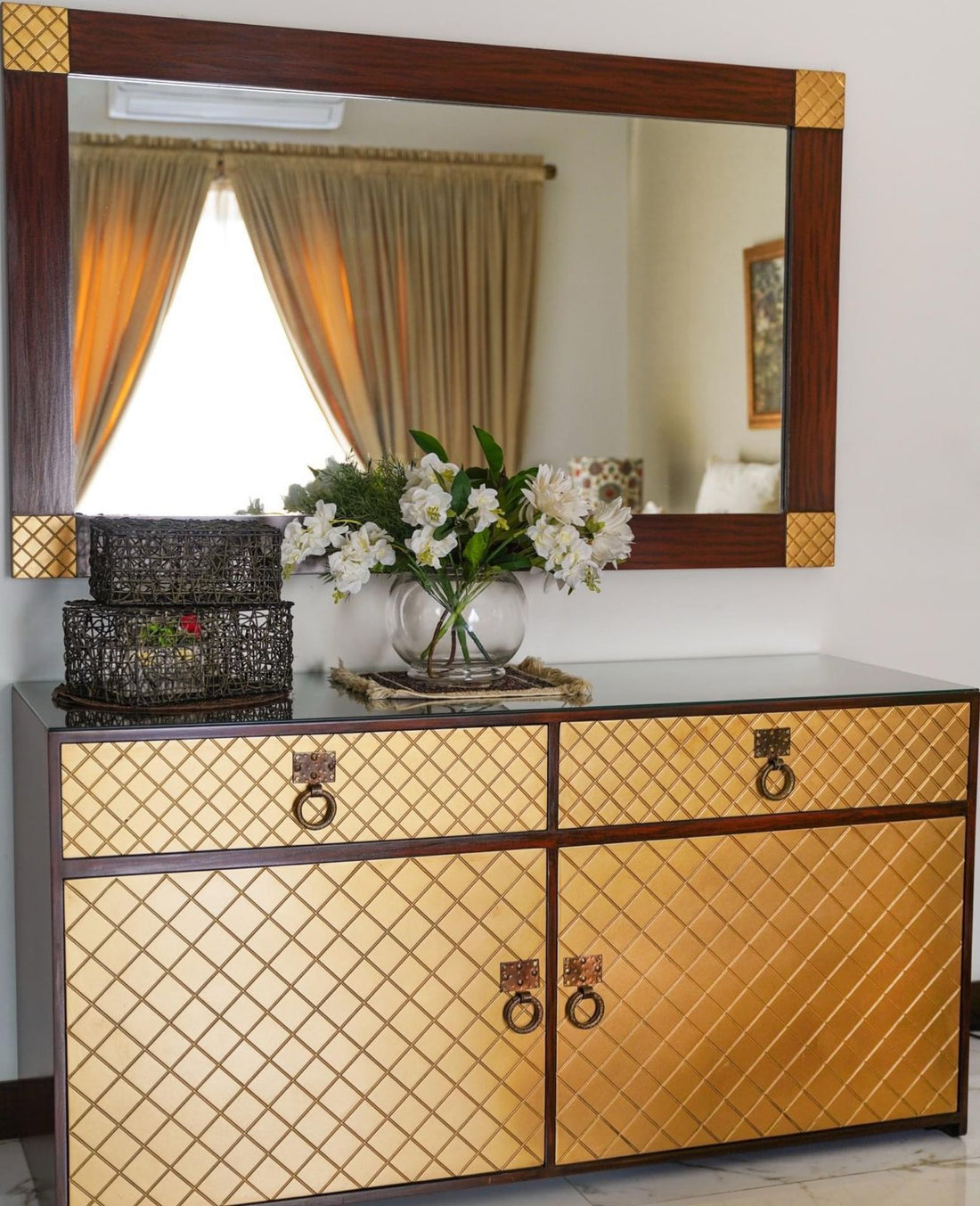 Luxurious 4-Piece Bedroom Set: Bed, 2 Side Tables, Dresser & Mirror - Fully Customizable