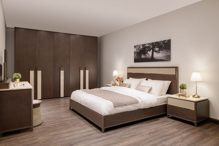 Luxurious 4-Piece Bedroom Set: Bed, 2 Side Tables, Dresser & Mirror - Fully Customizable