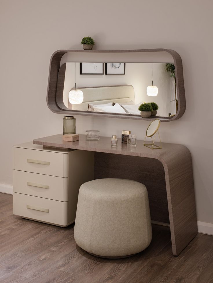 Luxurious 4-Piece Bedroom Set: Bed, 2 Side Tables, Dresser & Mirror - Fully Customizable